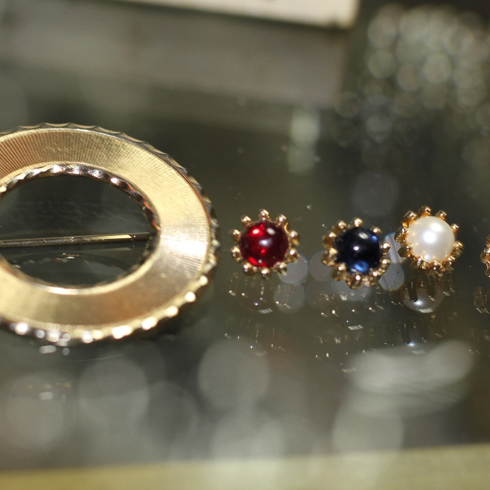 Signed Beau Jewel Brooch with changeable Design